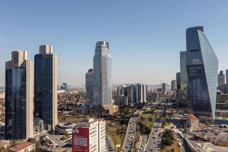 Executive King Room with Panoramic City View - Lounge Access image 3