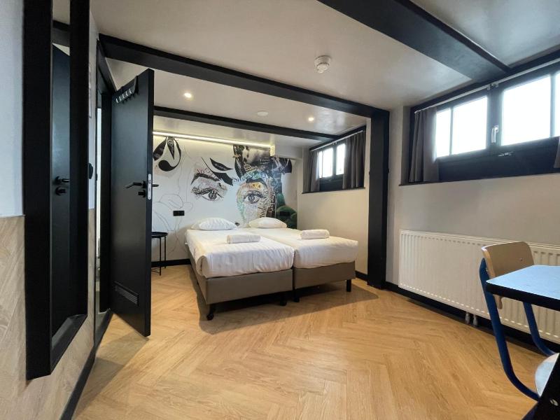 Twin Private Room image 4