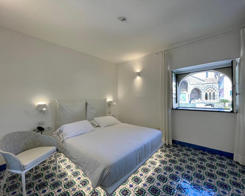 Double Room with Cathedral View image 1