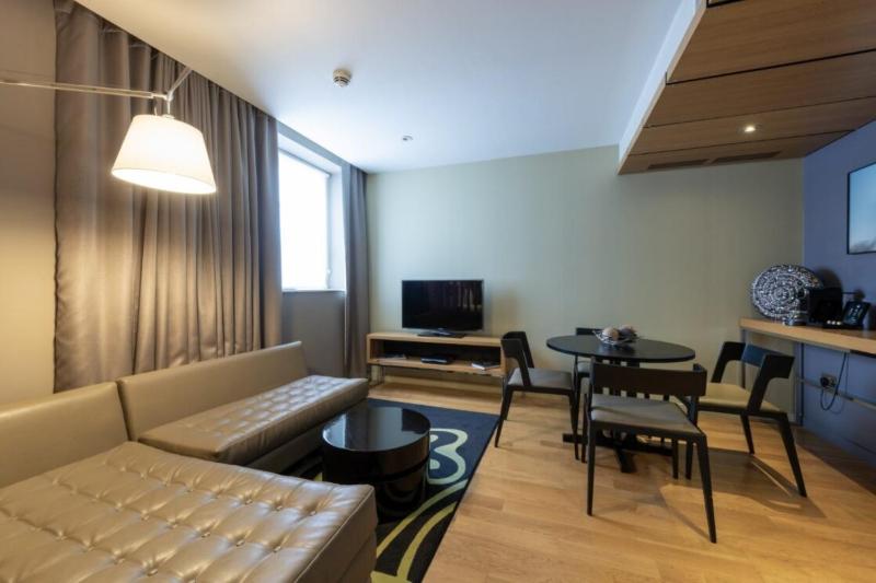 Junior Suite with Club Lounge Access image 4