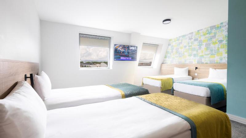 Quadruple Room image 2