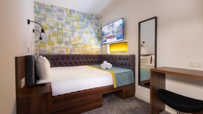 Double Room image 4