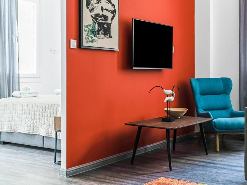 Studio Apartment with Balcony image 1