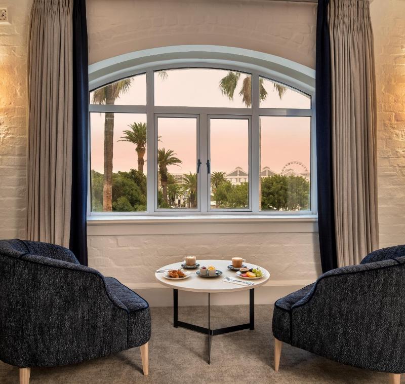 Superior Double Room with Piazza View image 4