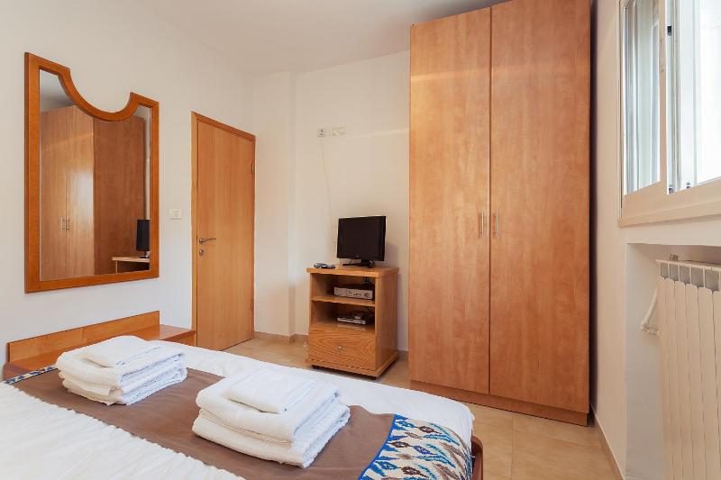 One-Bedroom Apartment image 2
