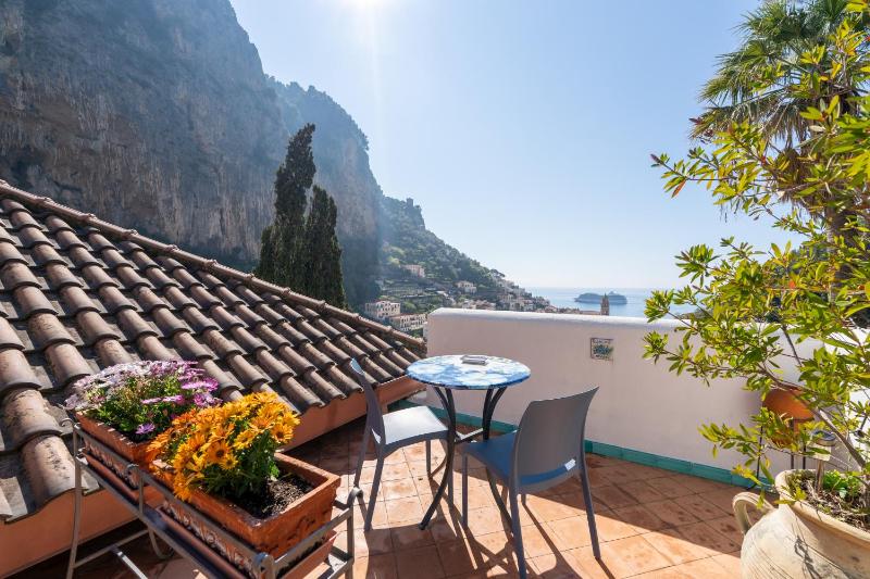 Attic Double Room with Sea View and external Terrace image 1