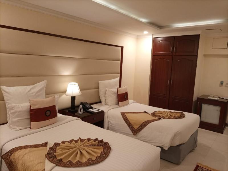 Deluxe Double or Twin Room image 1