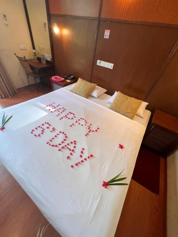 Deluxe Double Room with Balcony image 1