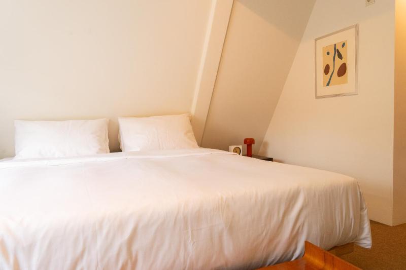 Large Double Room image 4