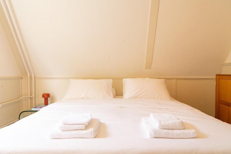 Standard Double Room image 4