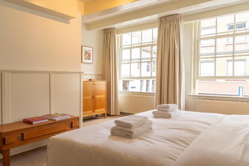 Deluxe Double Room image 4