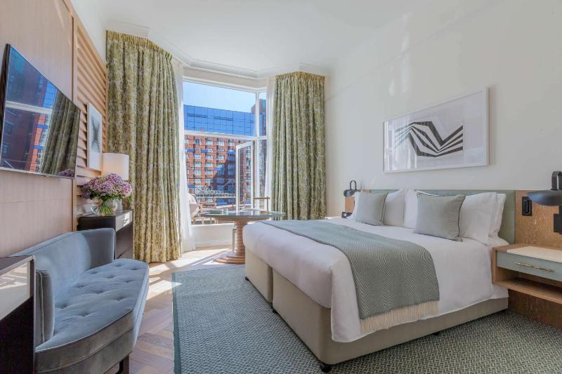 Premier King Room with Balcony  image 1