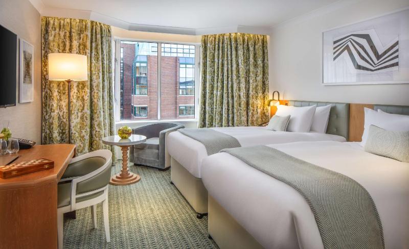 Superior Twin Room image 4