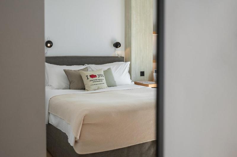 Double Room image 3