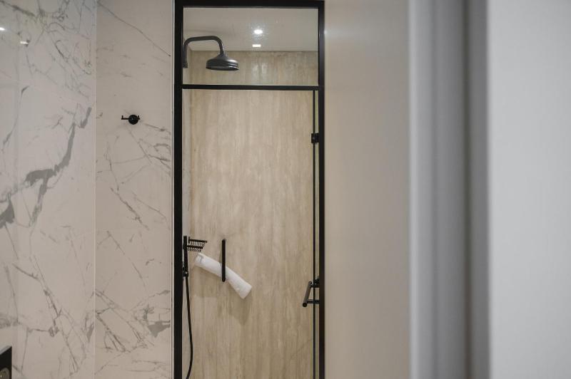 Double Room image 4