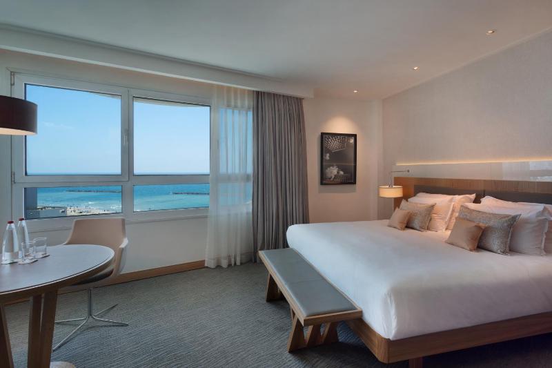 Superior Double Room with Sea View image 1