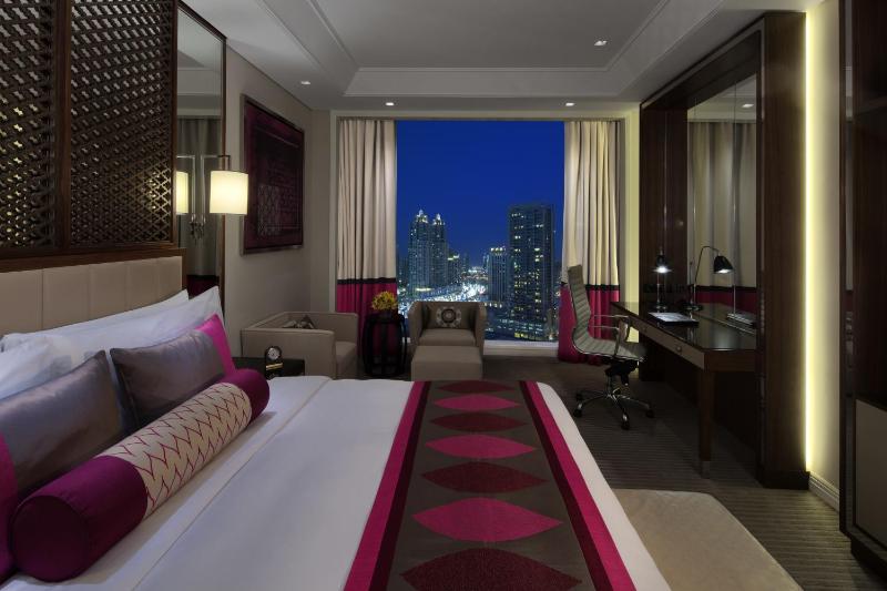 Luxury King Room with City View image 1