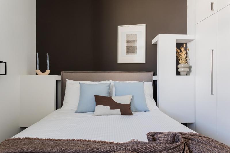 One-Bedroom Apartment image 2