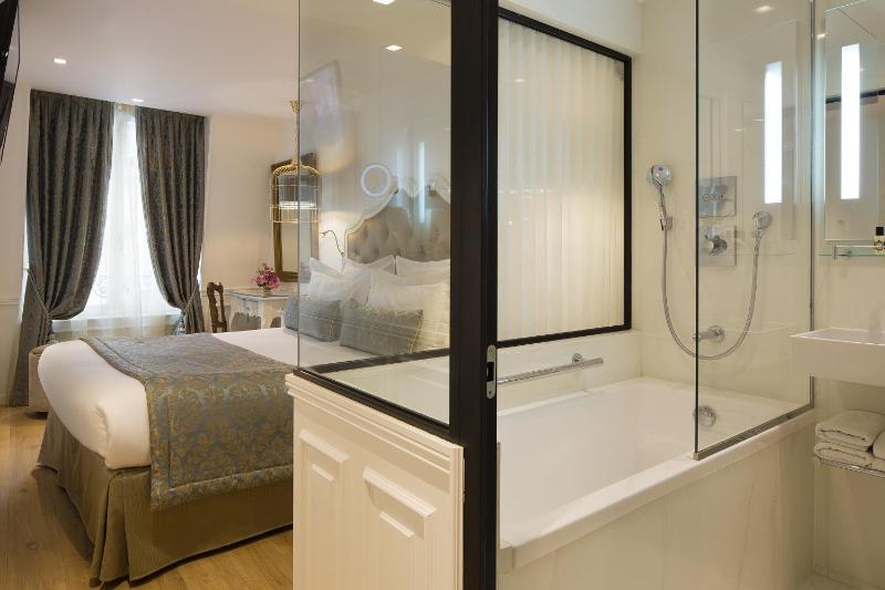Deluxe Double Room with Spa Bath  image 2