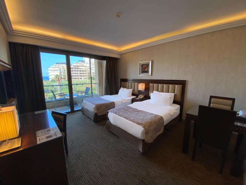 Deluxe Room Twin Bed Sea View with Balcony  image 3