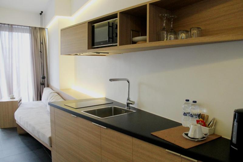 The Athens Lodge Suite with Acropolis View and Veranda image 4