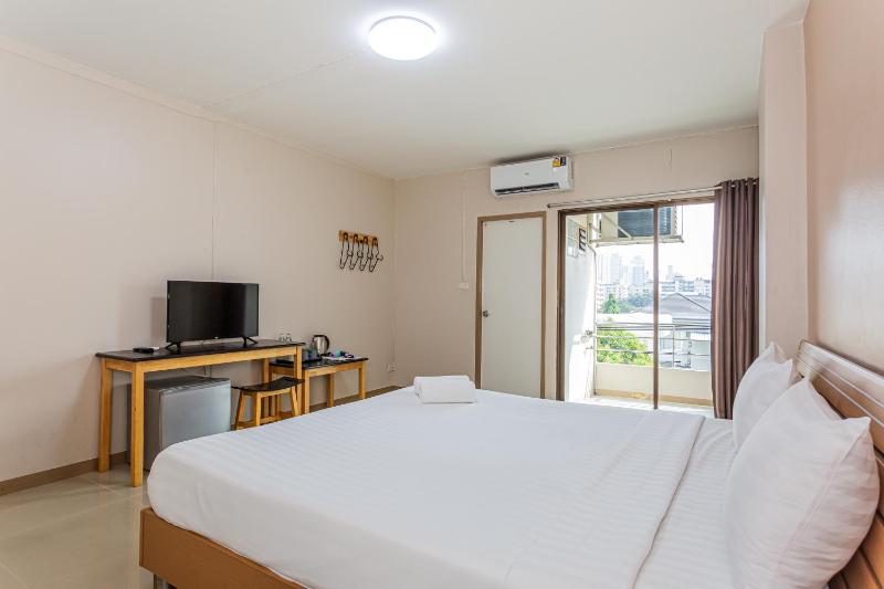 Superior Double Room with Balcony image 3