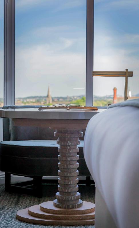 Premier King Room with View image 2