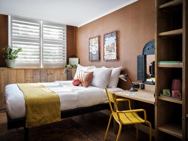 Medium Room image 3