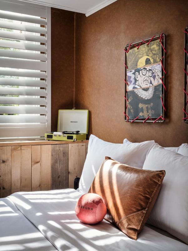 Medium Room image 4