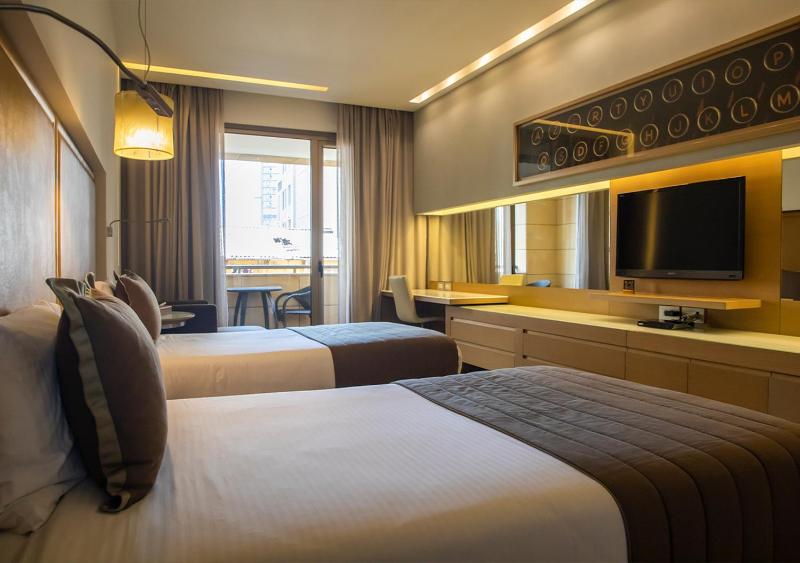 Deluxe Double or Twin Room with Balcony image 3