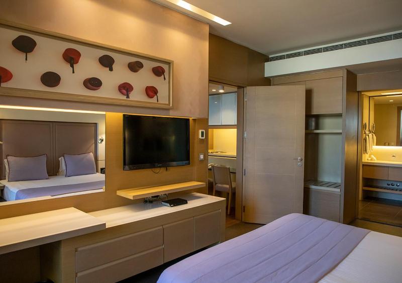 Superior One-Bedroom Suite with Balcony image 3
