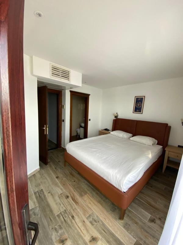 Deluxe Double Room with Sea View image 1