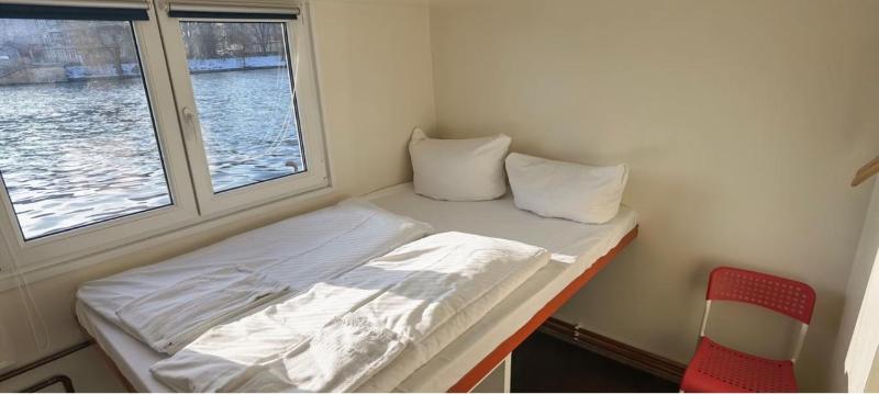 Shipotel Western - Double Cabin with Shared Bathroom image 4