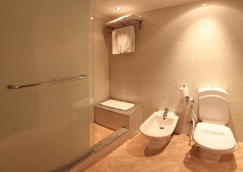 Standard Triple Room image 2