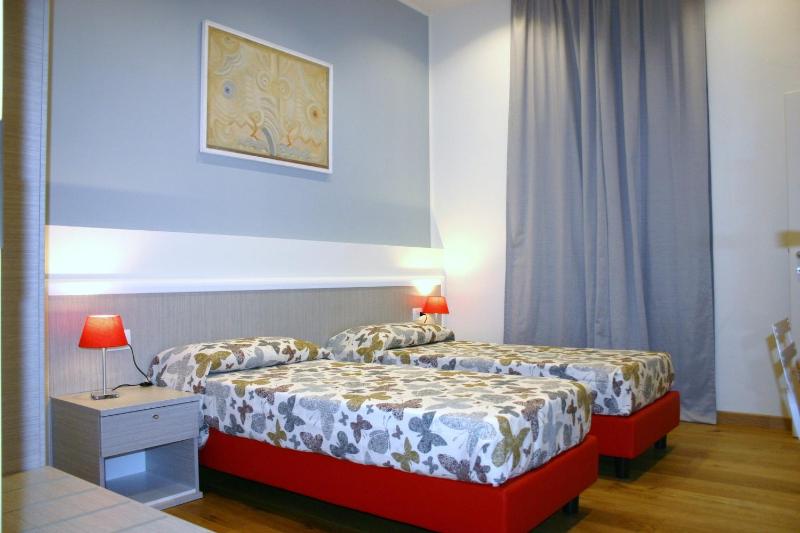 Deluxe Double Room with Extra Bed image 4