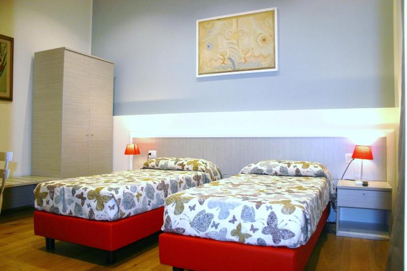 Deluxe Double Room with Extra Bed image 3