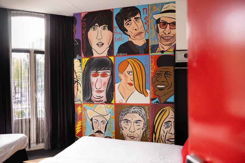 Triple Room with Shared Toilet and Bathroom  image 1