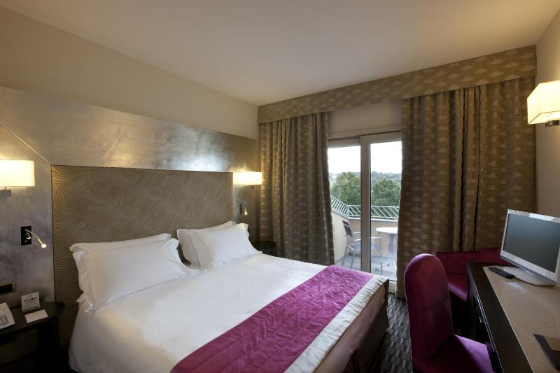 Deluxe Double Room with Balcony and View image 3