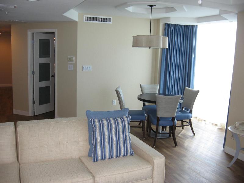 One-Bedroom Suite with Beach View image 4