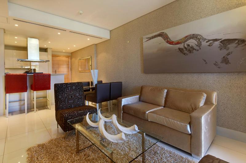 Luxury One-Bedroom Apartment with Balcony image 3