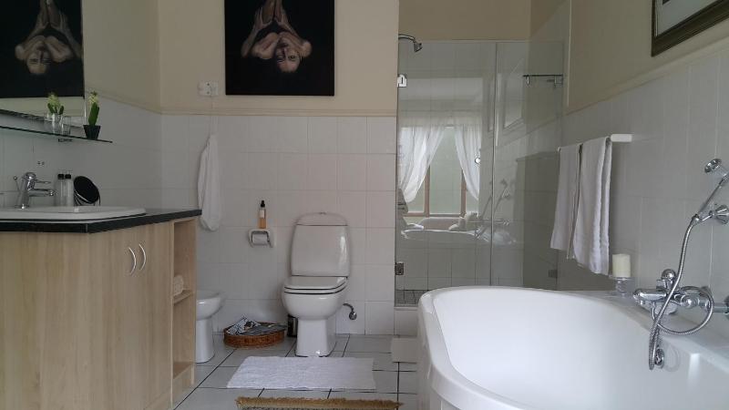 Luxury Double or Twin Room with Bath and Shower image 3