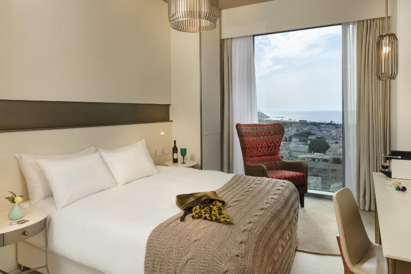 Club Double Room with Sea View image 3