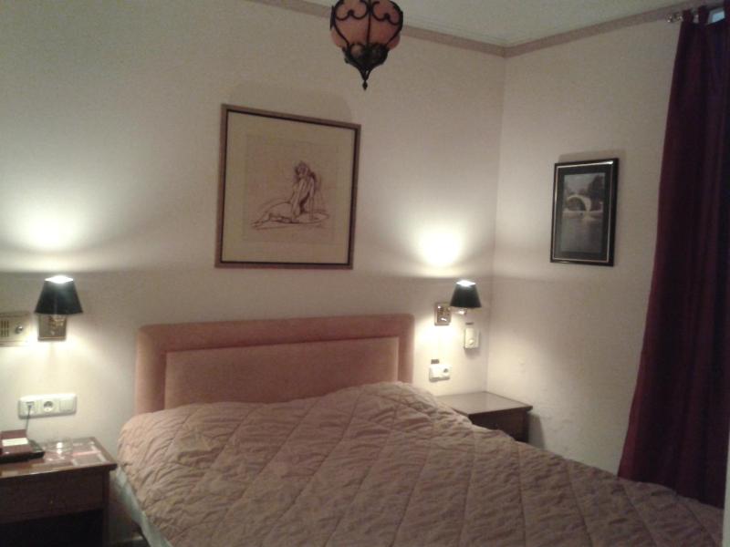 Economy Double Room image 4