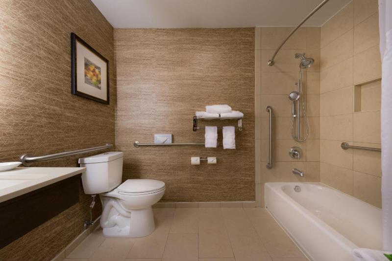 Queen Room with Accessible Tub - Nonsmoking image 2