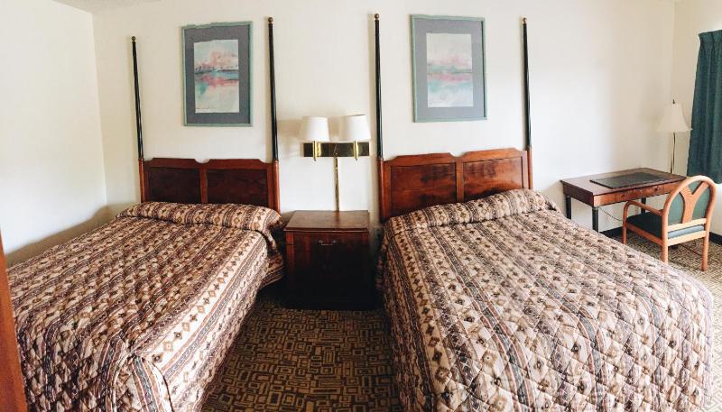 Standard Room with Two Beds image 3
