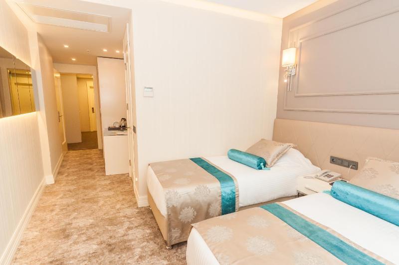 Double Room image 4