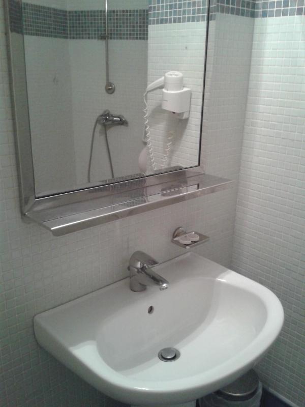 Economy Double Room image 2