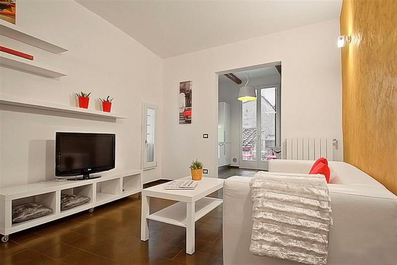 One-Bedroom Apartment image 4