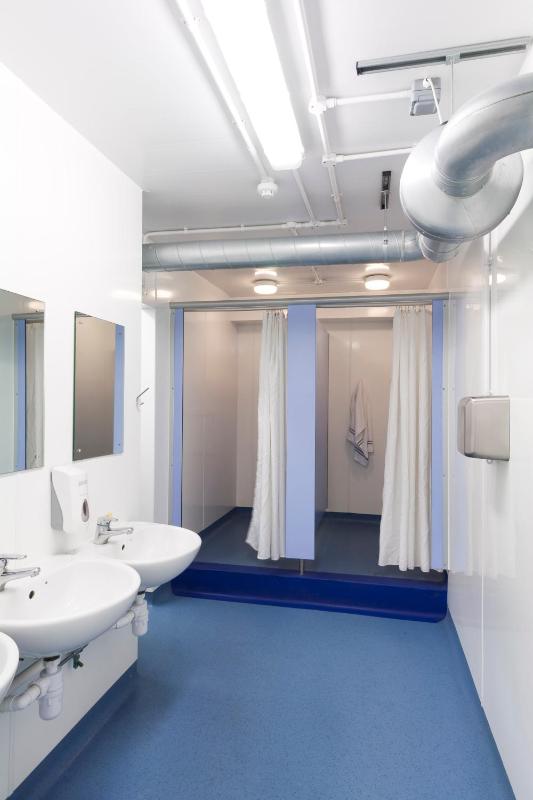 Twin - Shared Bathrooms image 2
