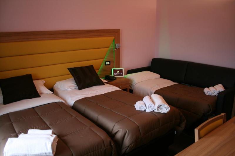 Double Room with Extra Bed image 1